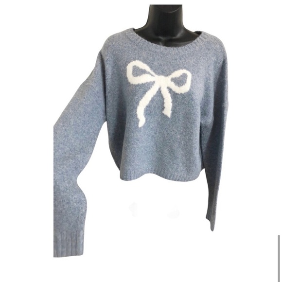 Jessica Simpson blue white bow print fuzzy knit crew neck sweater size medium‎ - Picture 2 of 5